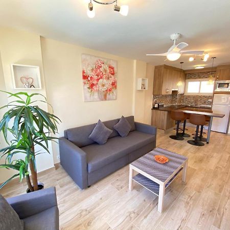 Modern 1 Bedroom Seaside Apartment With Pool Фуэнхирола Экстерьер фото