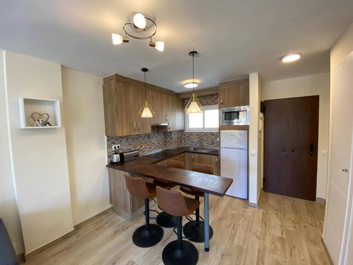 Modern 1 Bedroom Seaside Apartment With Pool Фуэнхирола Экстерьер фото