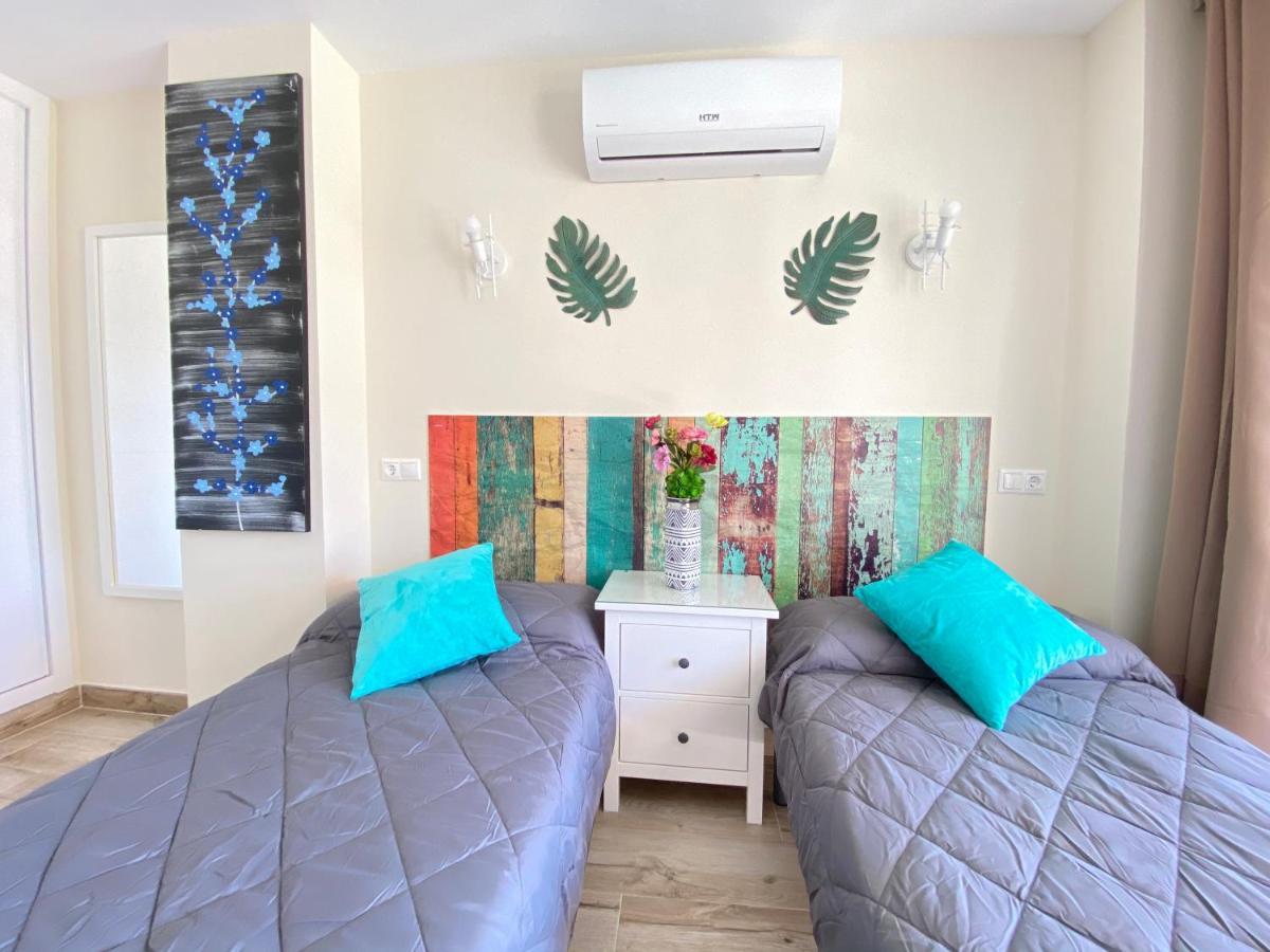 Modern 1 Bedroom Seaside Apartment With Pool Фуэнхирола Экстерьер фото