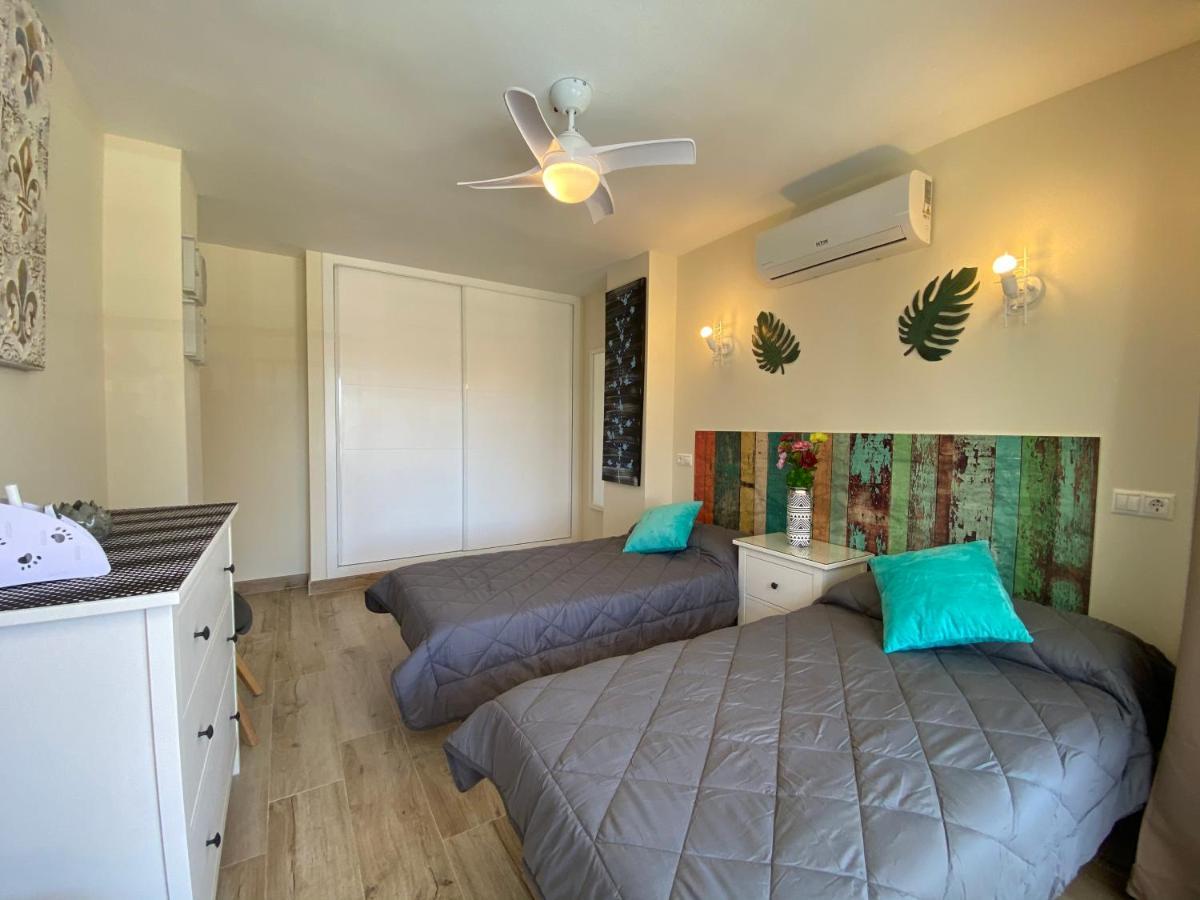 Modern 1 Bedroom Seaside Apartment With Pool Фуэнхирола Экстерьер фото