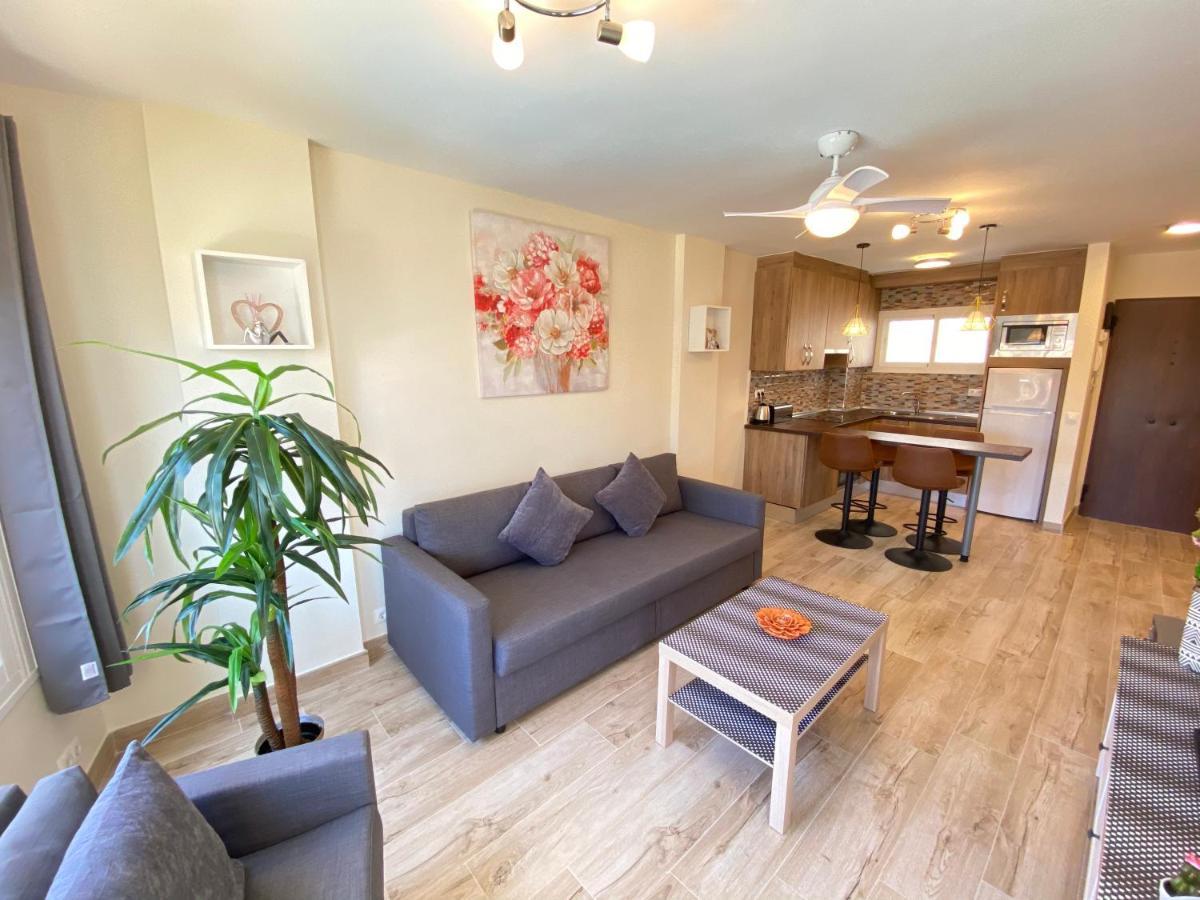Modern 1 Bedroom Seaside Apartment With Pool Фуэнхирола Экстерьер фото